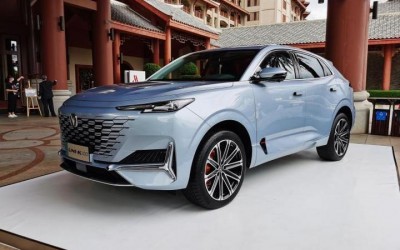 長(zhǎng)安uni-k插混版正式首發(fā)!海南車展首秀,純電續(xù)航130km