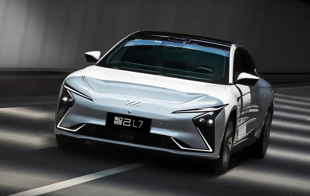 智己汽車完成首輪市場化融資,投后估值接近300億元