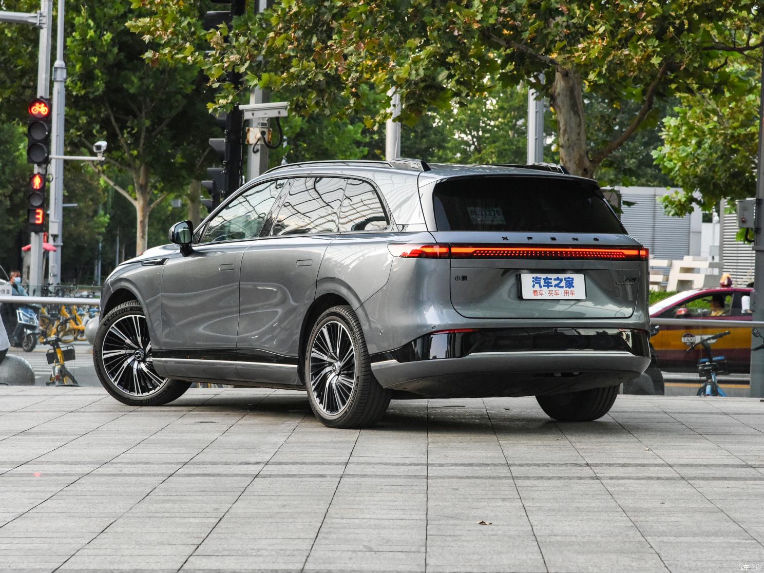 小鵬汽車(chē) 小鵬G9 2022款 四驅(qū)基本型