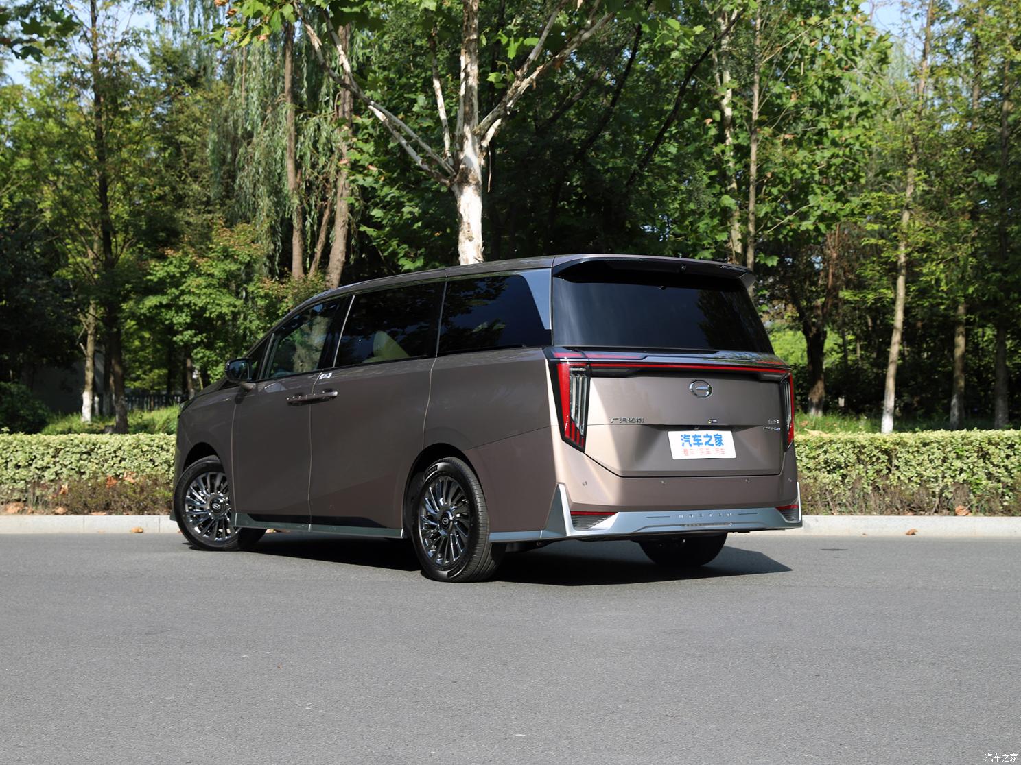 廣汽乘用車(chē) 傳祺M8 2024款 雙擎系列 2.0TM 高配版