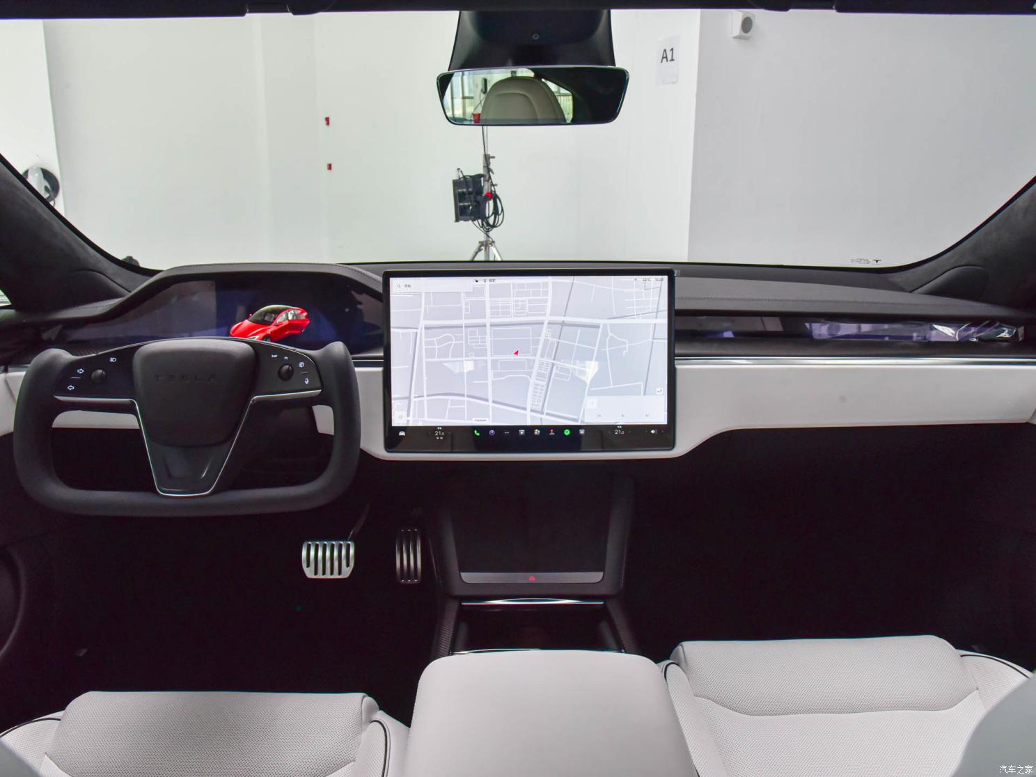 特斯拉（進(jìn)口） Model S 2023款 三電機(jī)全輪驅(qū)動(dòng) Plaid版