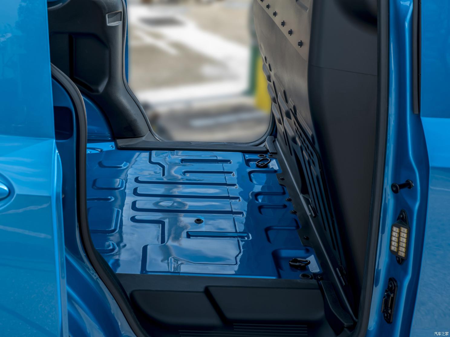 福特(進(jìn)口) 全順新能源(海外) 2023款 E-Transit Courier 歐洲版