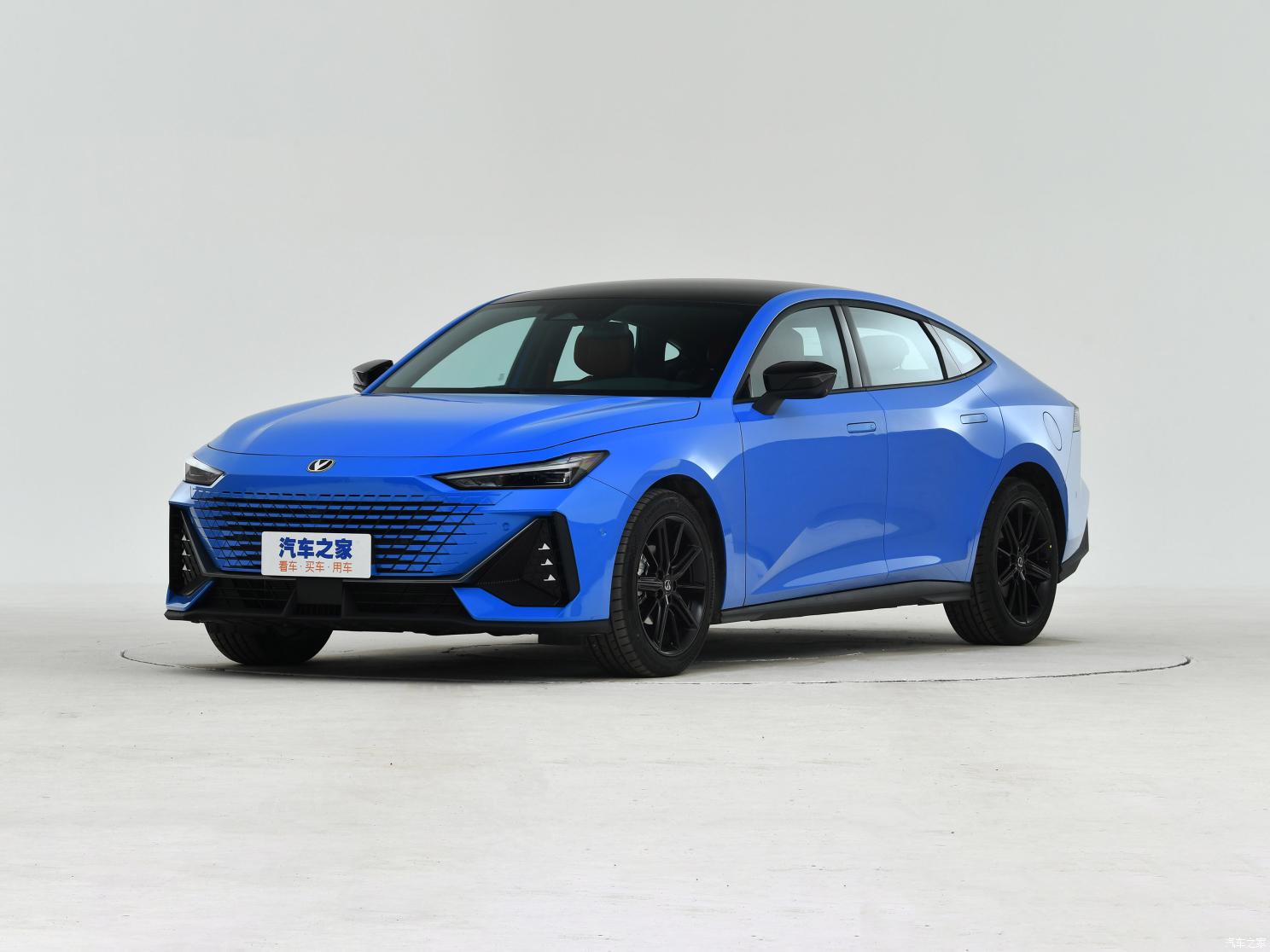 長安汽車 長安UNI-V 2023款 1.5T 智慧領(lǐng)航型