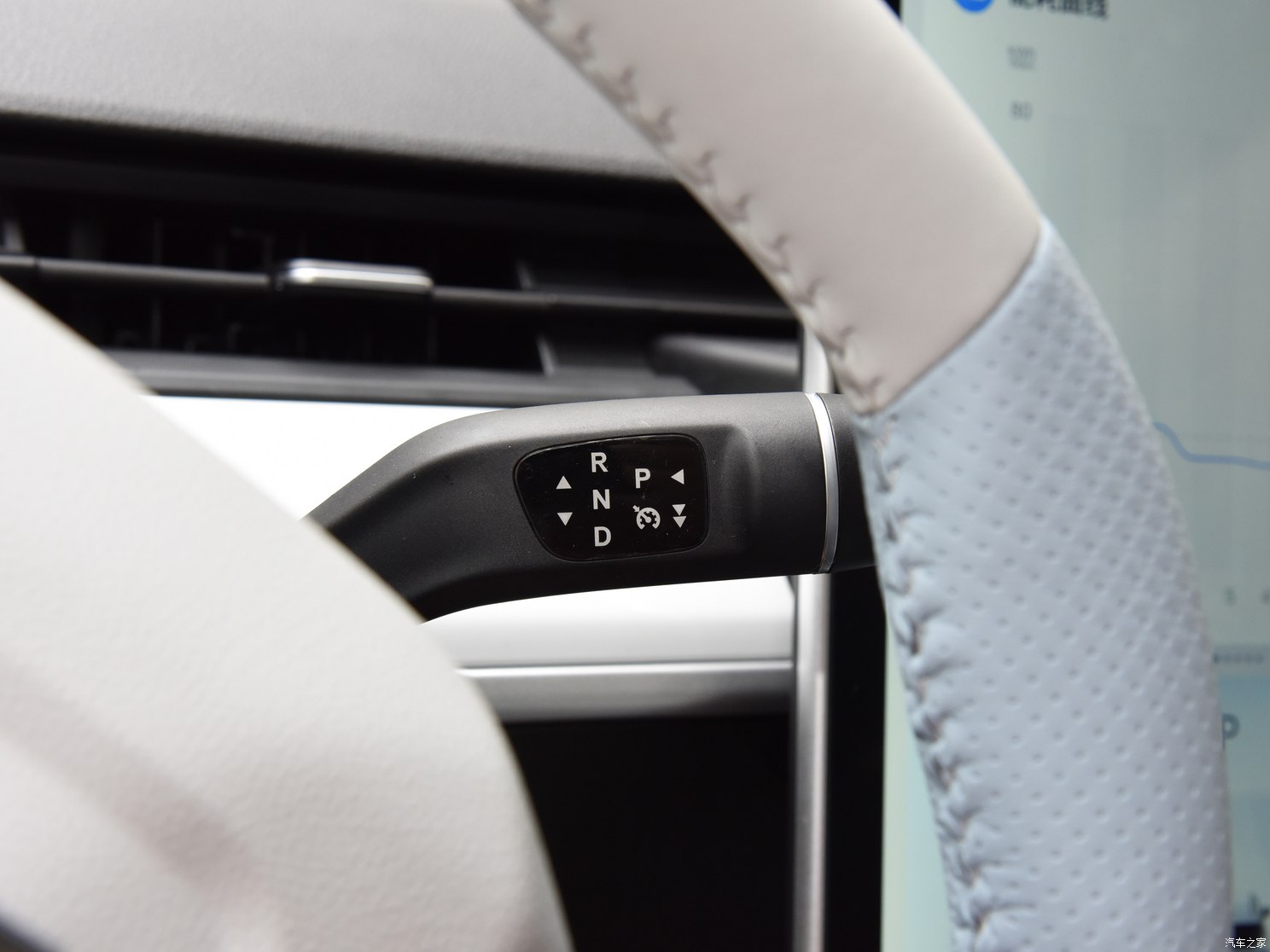 合眾汽車 哪吒AYA 2023款 基本型
