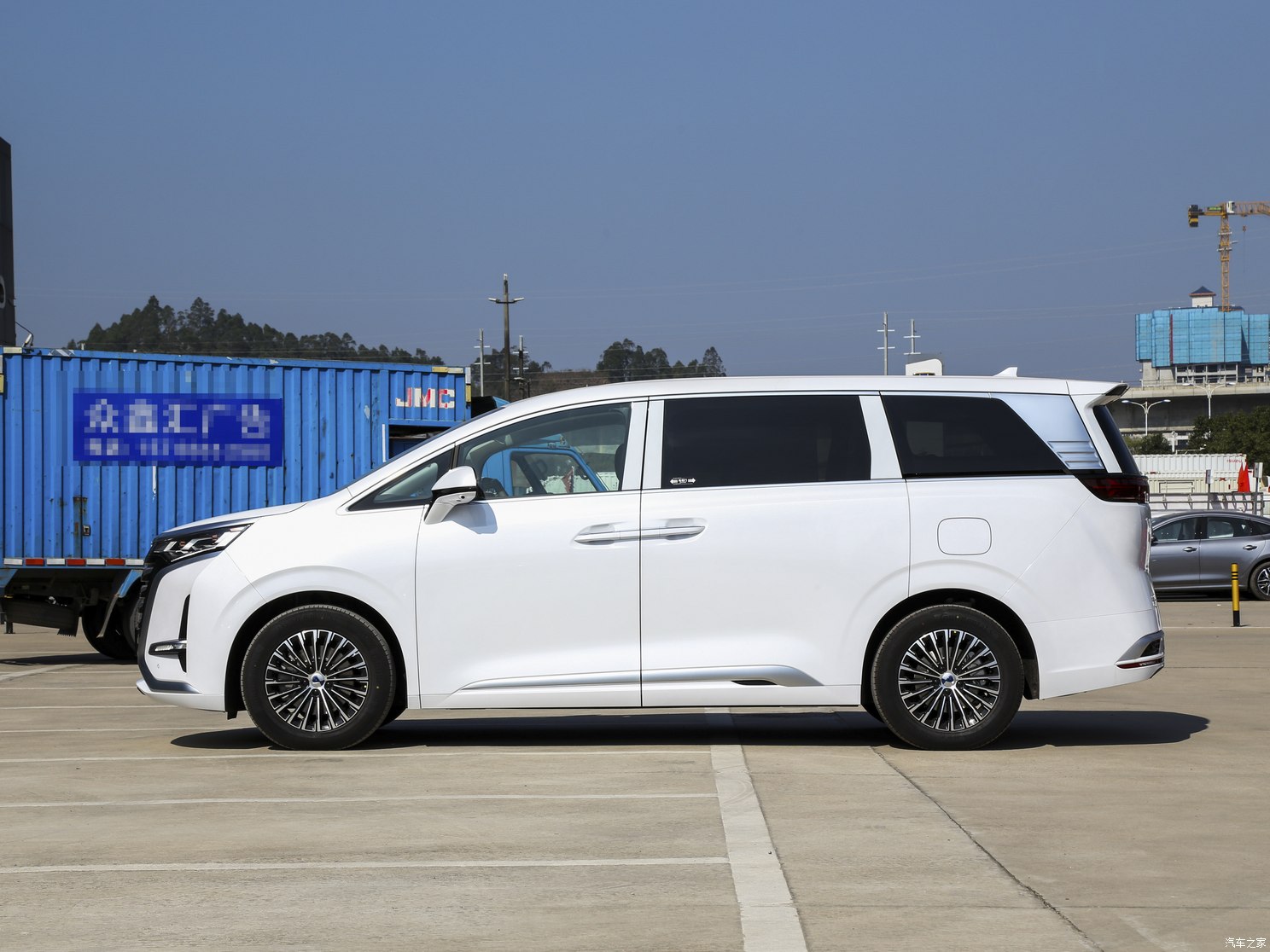 騰勢汽車 騰勢D9 2022款 DM-i 1040 尊貴型