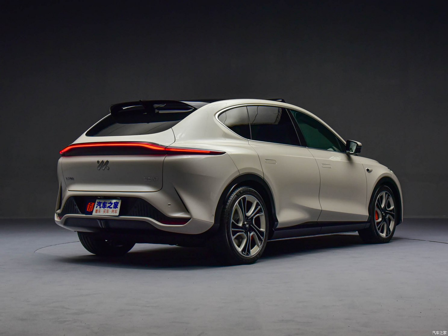智己汽車 智己LS7 2023款 100kWh Pro四驅(qū)版