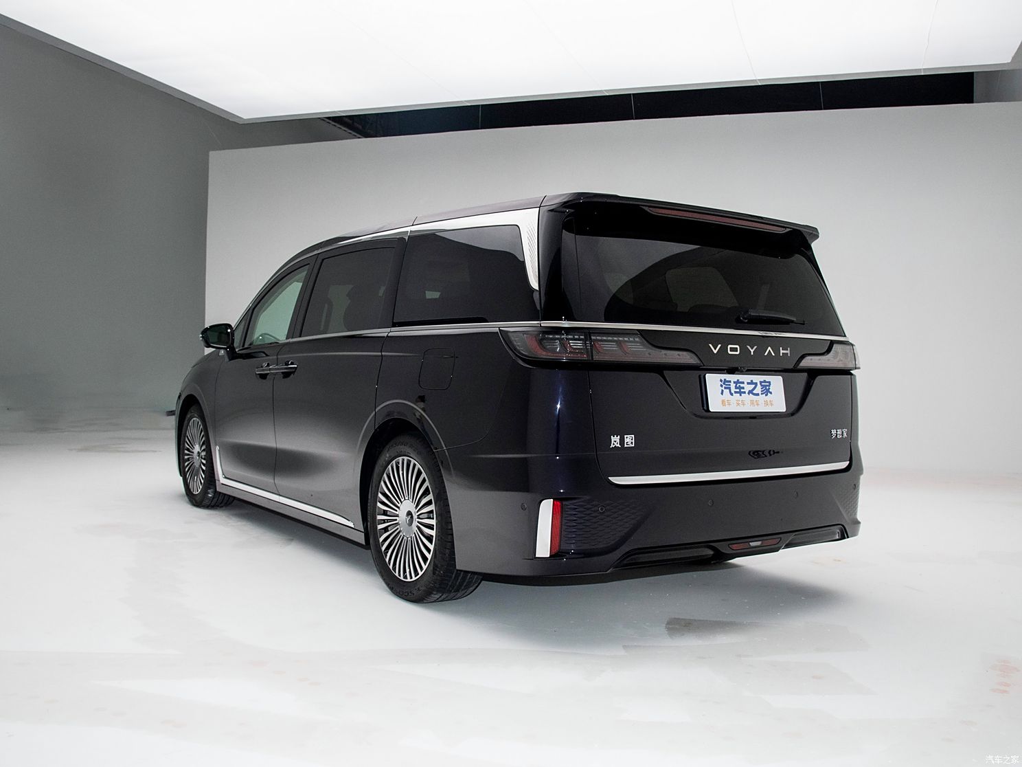 嵐圖汽車 嵐圖夢想家 2025款 PHEV 四驅(qū)鯤鵬高配版 嵐圖汽車 嵐圖夢想家 2025款 PHEV 四驅(qū)鯤鵬高配版