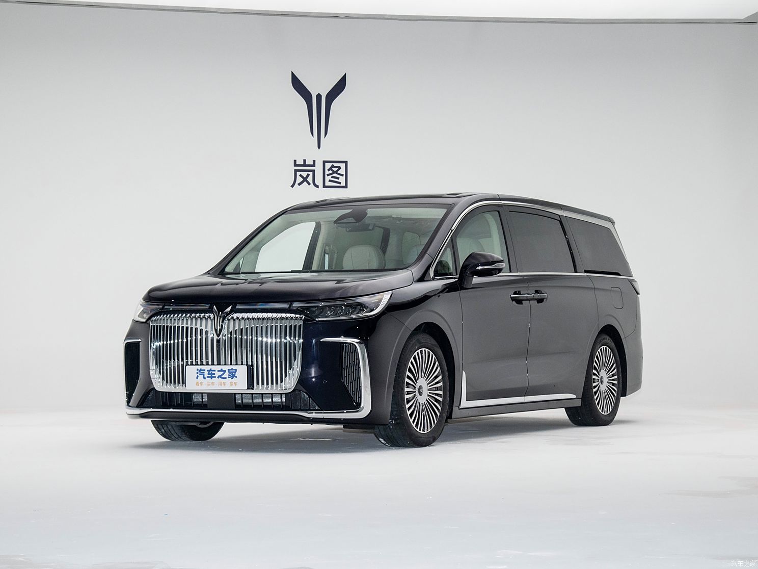 嵐圖汽車 嵐圖夢(mèng)想家 2025款 PHEV 四驅(qū)鯤鵬高配版