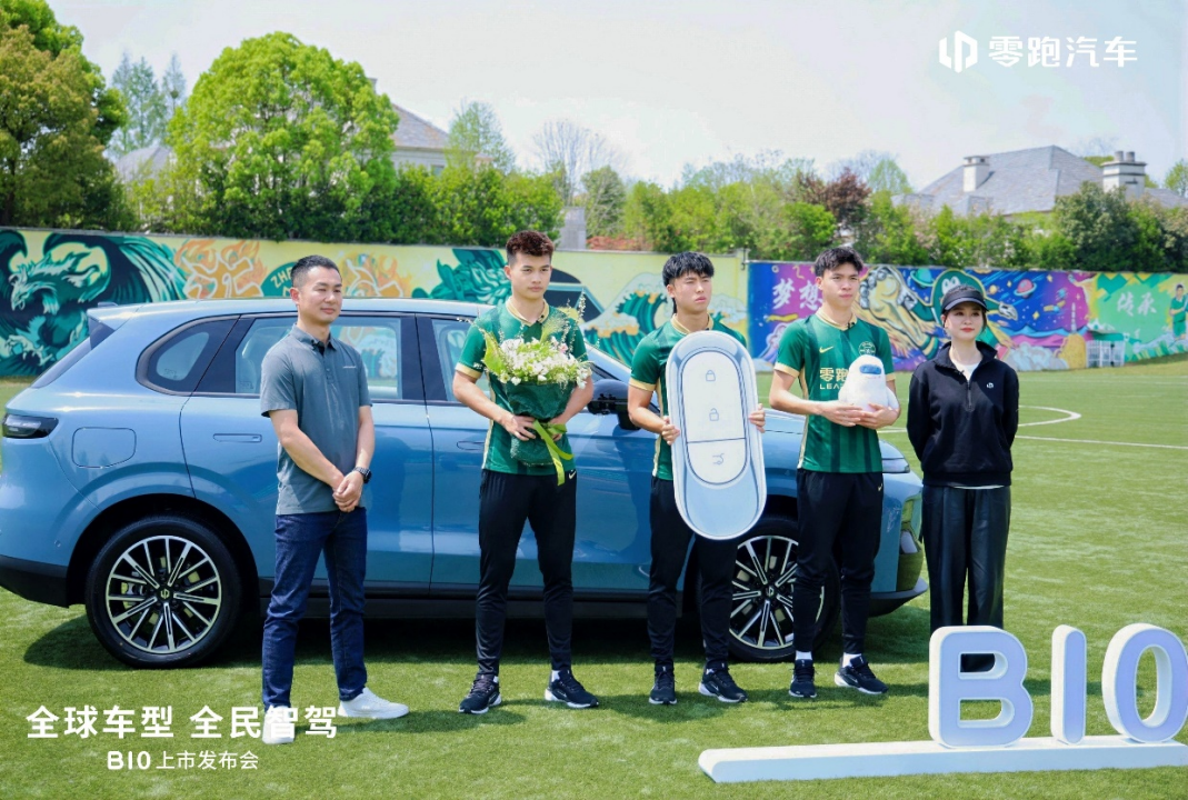 副本【B10新聞稿】劍指全球20國(guó)！售價(jià)9.98萬起，零跑B10開啟中國(guó)智電出海新篇章(2)985.png