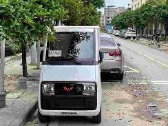 快遞三輪車升級為汽車？五菱E10諜照