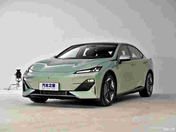長安深藍 長安深藍SL03 2022款 712km 高配純電版
