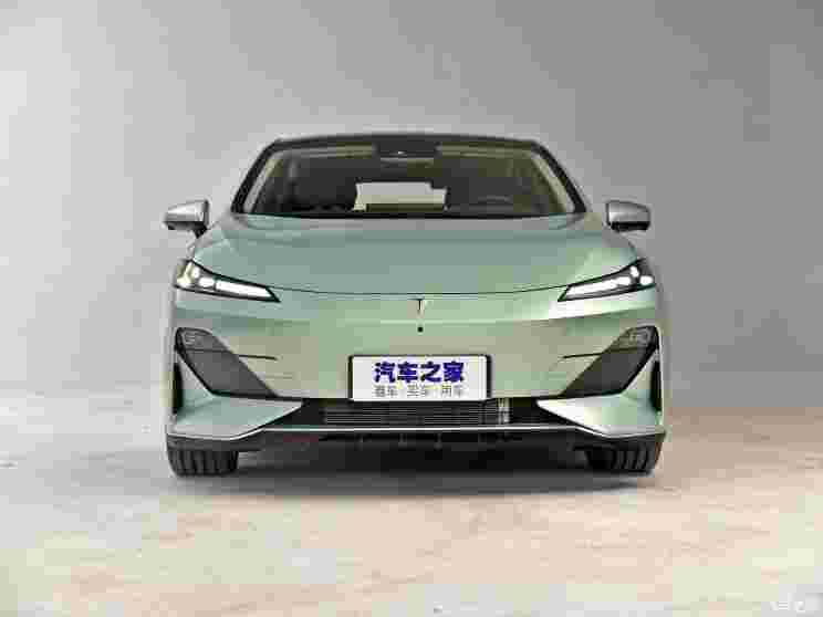 長安深藍 長安深藍SL03 2022款 712km 高配純電版